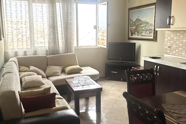 Prane shkolles cajupi jepet me qera apartament 2+1 i mobiluar