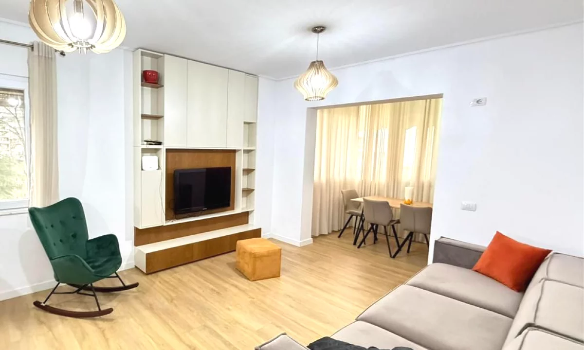 Shtepi me qera Apartament ne Tirane, 2+1, Mobilimi E mobiluar, Pagesa 700  Euro.