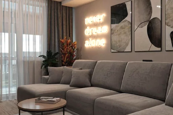 Bllok, jepet me qera apartament 1+1 i arreduar modern.