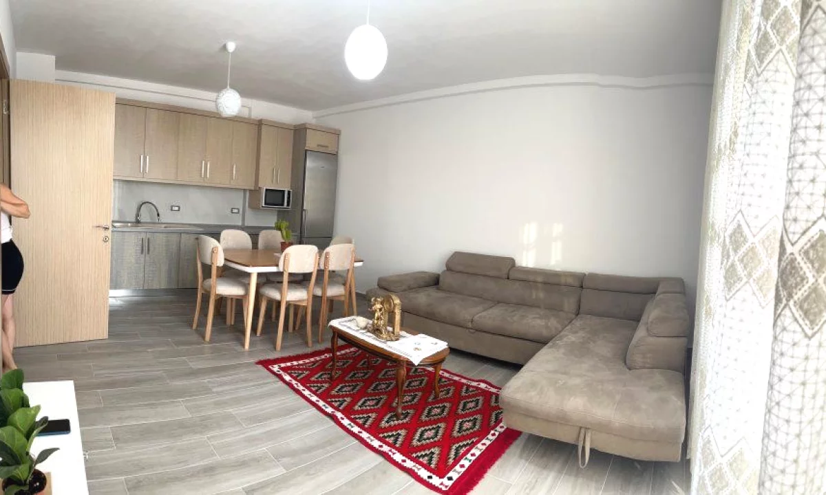 Shtepi me qera Apartament ne Tirane, 2+1, Mobilimi E mobiluar, Pagesa 590  Euro.