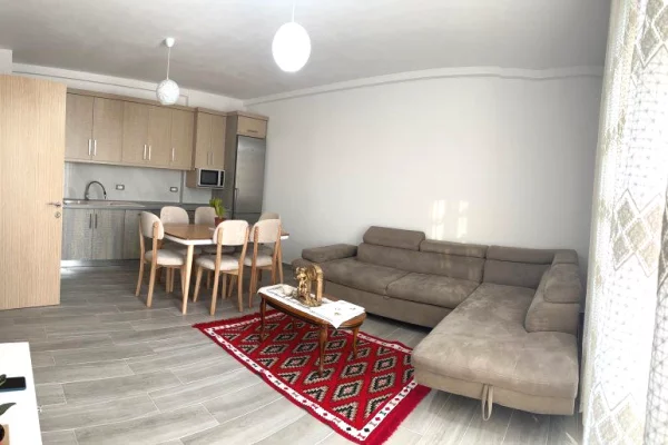 Shtepi me qera 2+1 ne Tirane - 590 Euro