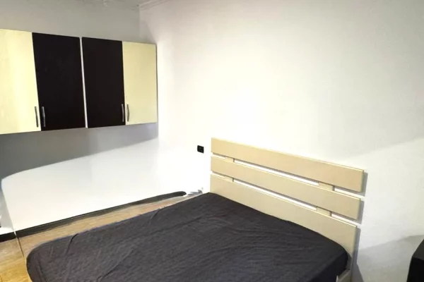 Jepet me qera apartament 1+1, totalisht i arreduar me të gjitha kushtet optimale për një jetesë komode dhe të rehatshme