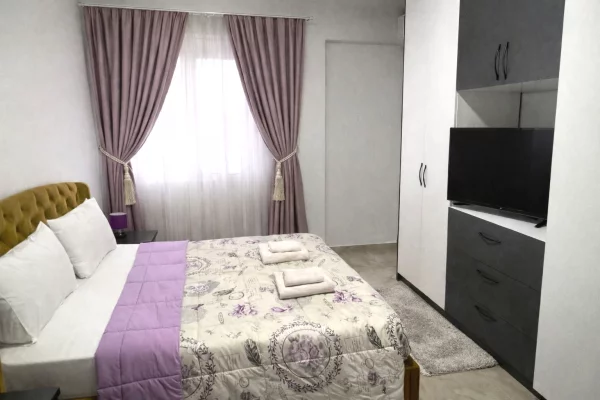 🏡 21-dhjetori, jepet me qera apartament 2+1.