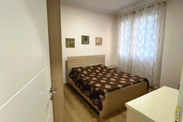 Shtepi me qera 1+1 ne Tirane - 54,000 Leke