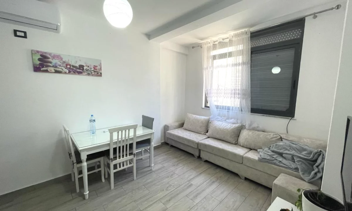 Shtepi me qera Apartament ne Tirane, 1+1, Mobilimi E mobiluar, Pagesa 510  Euro.
