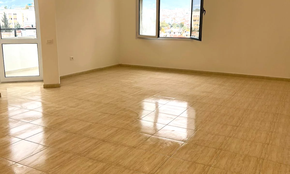 Shtepi me qera Apartament ne Tirane, 4+1, Mobilimi Bosh, pa mobiluar, Pagesa 2,000  Euro.