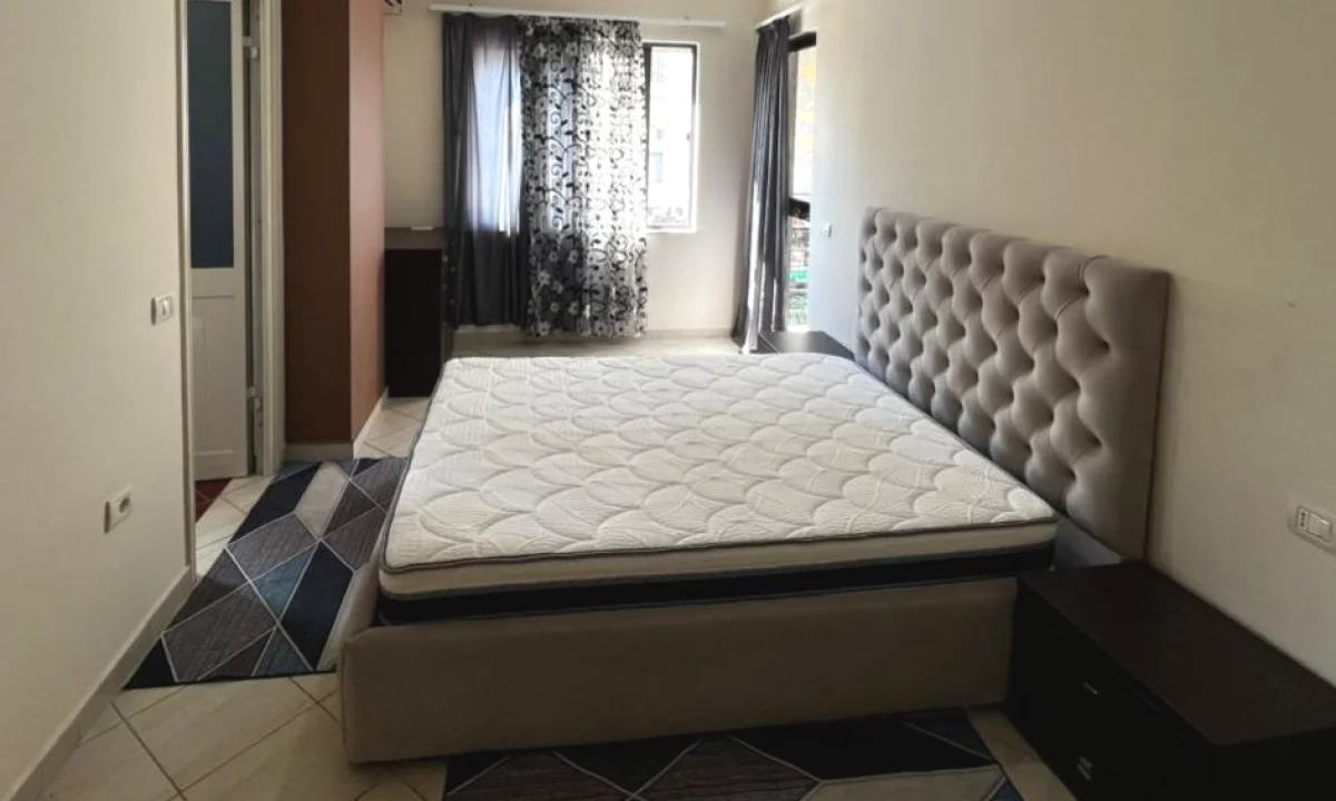 Shtepi me qera Apartament ne Tirane, 2+1, Mobilimi E mobiluar, Pagesa 550  Euro.