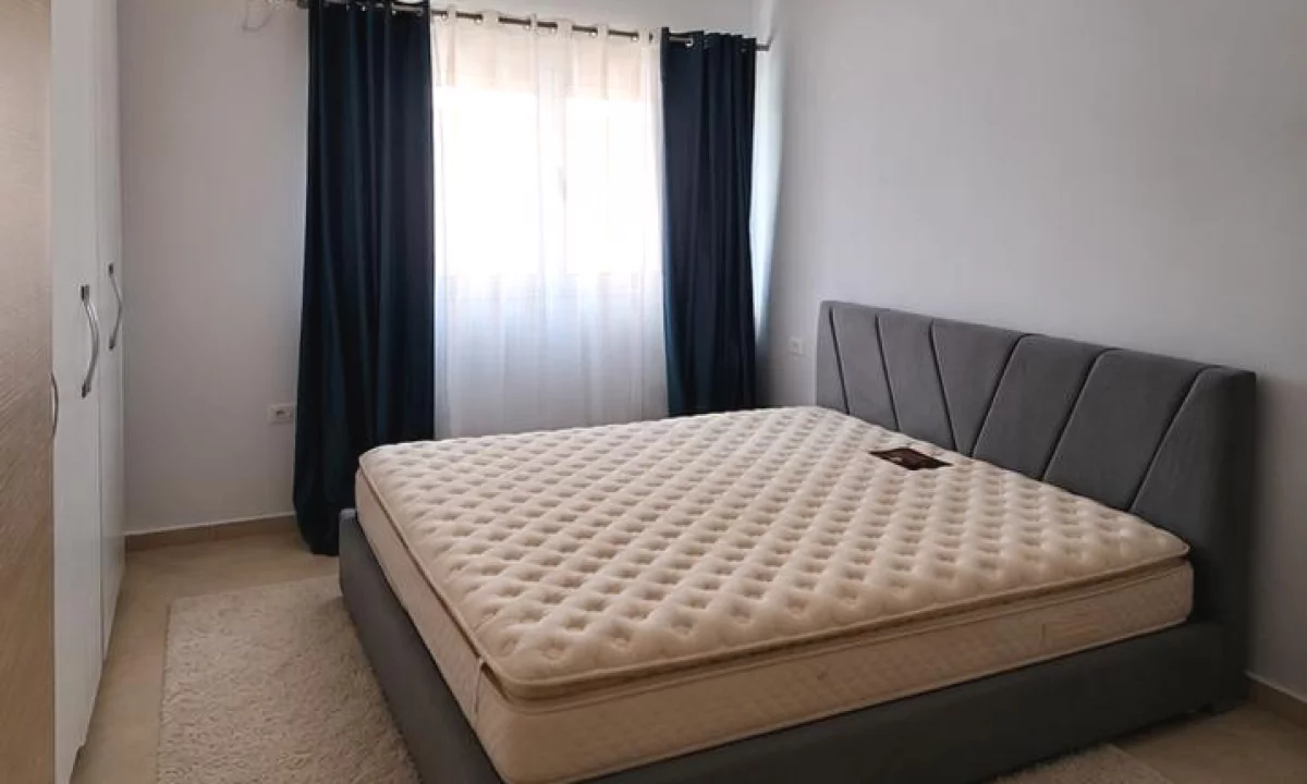 Shtepi ne shitje Apartament ne Tirane, 2+1, Mobilimi E mobiluar, Pagesa 265,000  Euro.