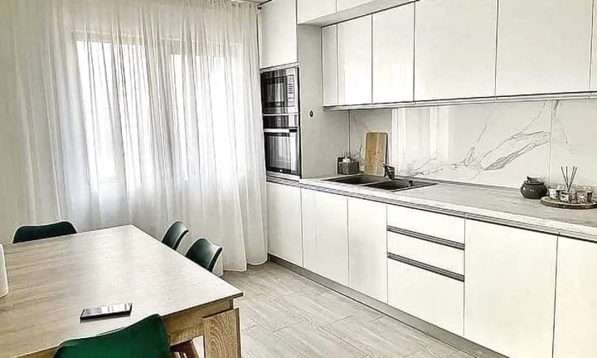 Shtepi me qera Apartament ne Tirane, 2+1, Mobilimi E mobiluar, Pagesa 55,000  Leke.