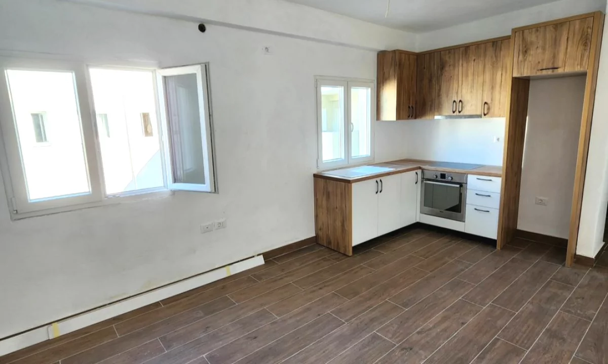 Shtepi me qera Apartament ne Tirane, 1+1, Mobilimi Pjeserisht e mobiluar, Pagesa 35,000  Leke.