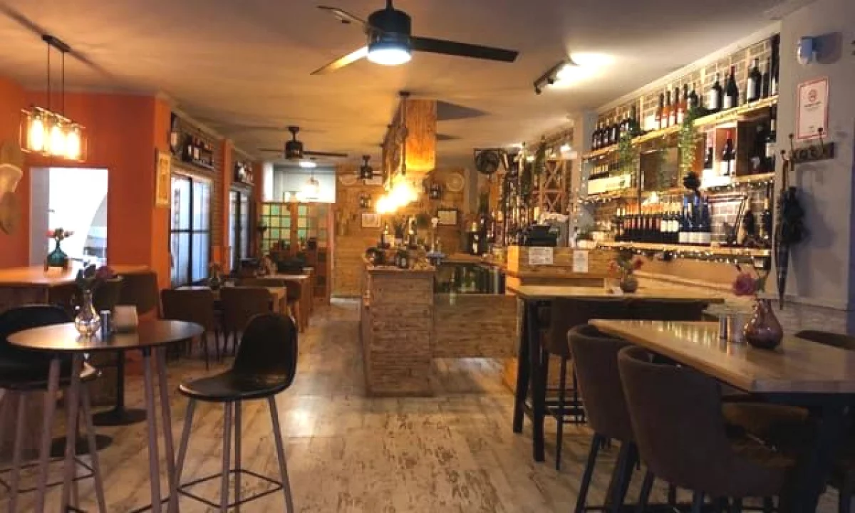 Myslym Shyr, Shitet ambient 140m2 i arreduar i dhene me qera si Lounge -Bar!(me Hipoteke)