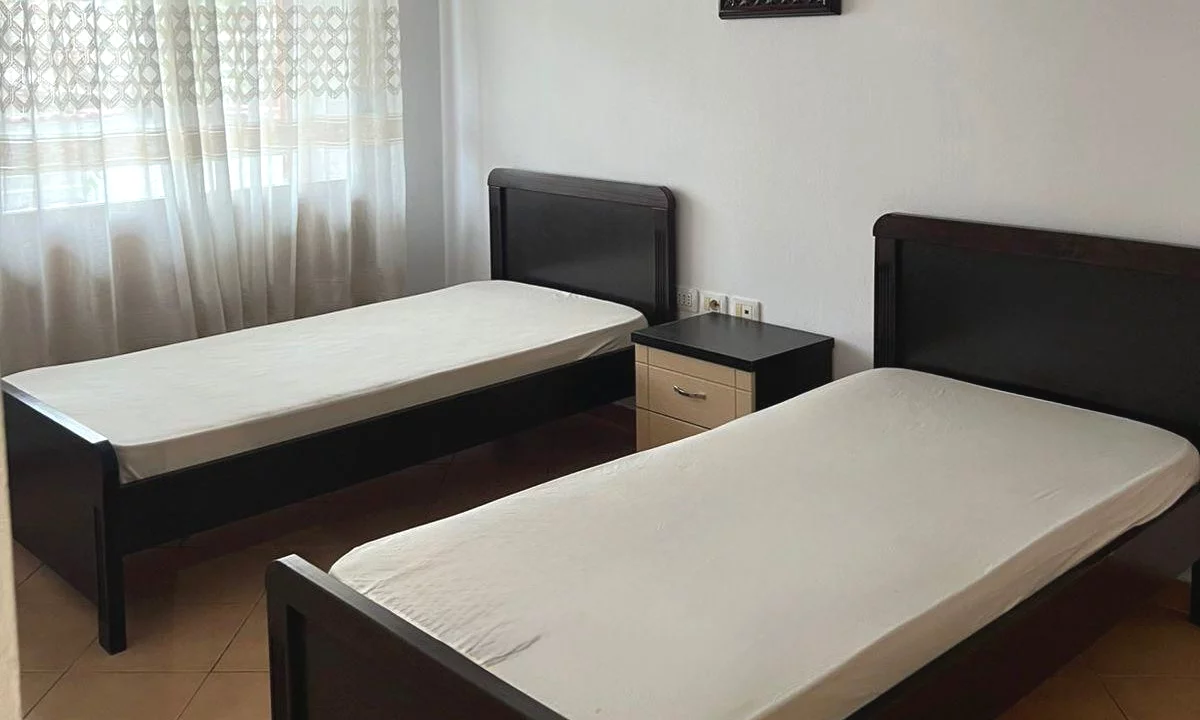 Shtepi me qera Apartament ne Tirane, 2+1, Mobilimi E mobiluar, Pagesa 45,000  Leke.