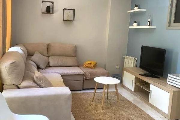 Shtepi me qera 2+1 ne Tirane - 60,000 Leke