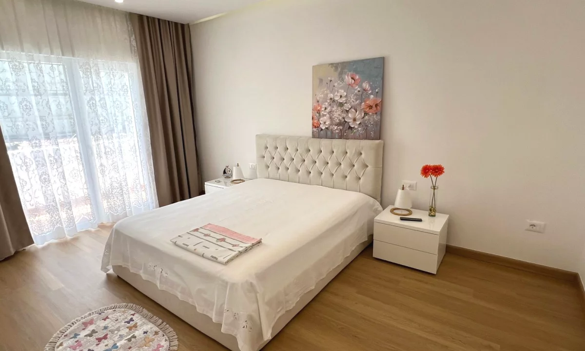 Shtepi me qera Apartament ne Tirane, 2+1, Mobilimi E mobiluar, Pagesa 80,000  Leke.