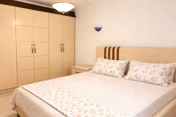 Bllok, shitet apartament 1+1+Blk me hipoteke