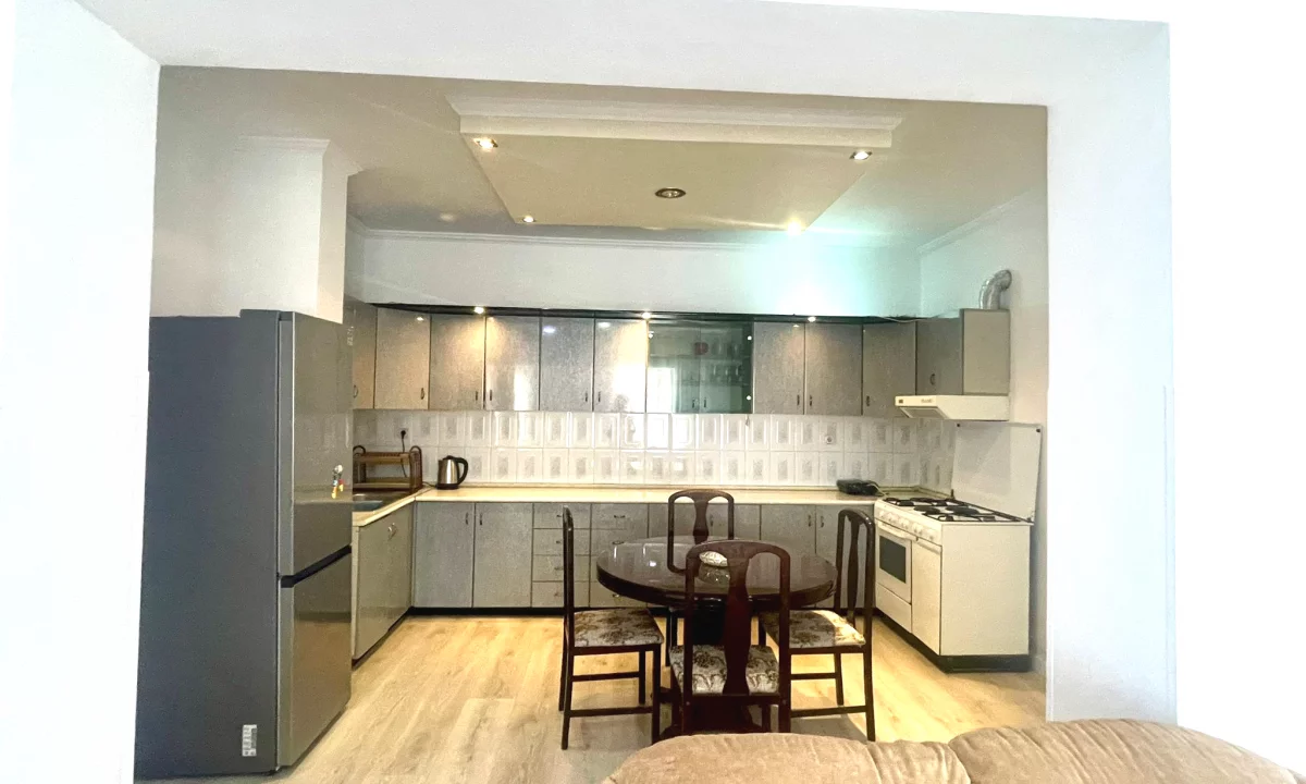 Shtepi ne shitje Apartament ne Tirane, 1+1, Mobilimi E mobiluar, Pagesa 147,000  Euro.