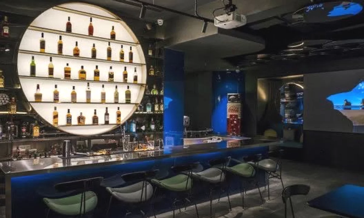 OKAZION!! Myslym Shyr, Shitet ambient binzesi 140m2 i dhene me qera si Lounge -Bar!(me Hipoteke)