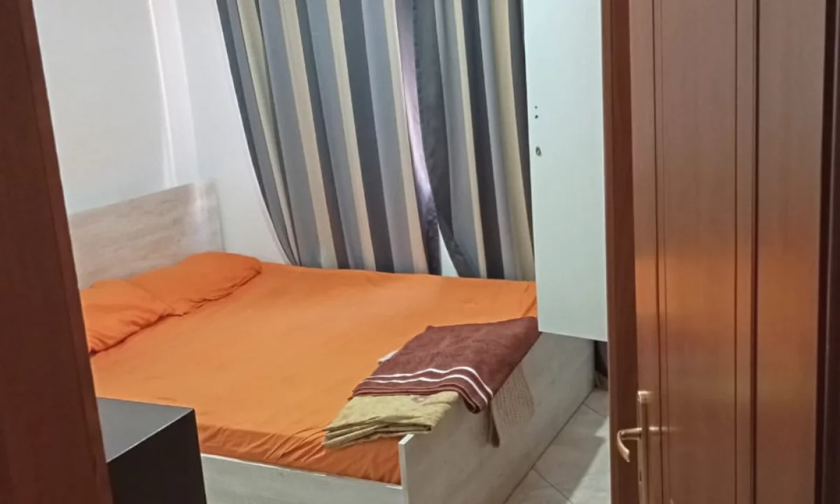 Shtepi me qera Apartament ne Tirane, 1+1, Mobilimi E mobiluar, Pagesa 400  Euro.