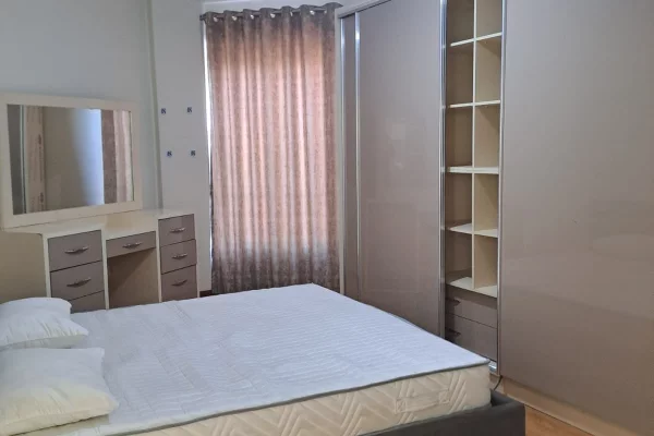 Shtepi me qera 1+1 ne Tirane - 58,000 Leke