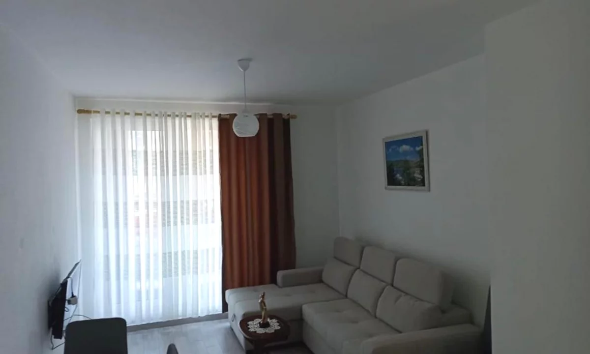 Shtepi me qera Apartament ne Tirane, 1+1, Mobilimi E mobiluar, Pagesa 50,000  Leke.