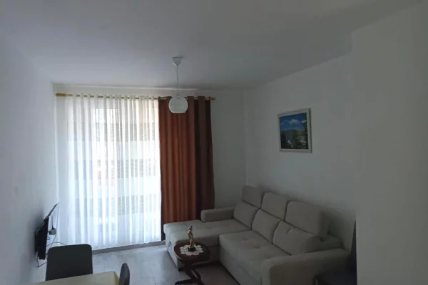 Shtepi me qera 1+1 ne Tirane - 50,000 Leke
