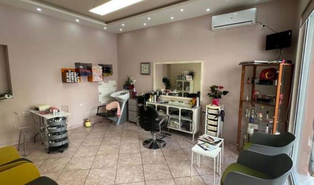 te komuna e parisit jepet ambjent biznesi me qera 