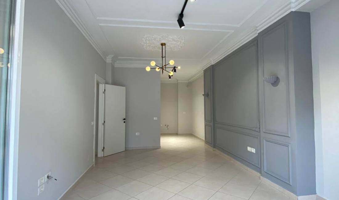 te kristal center jepet apartament 1+1 me qera per zyra 