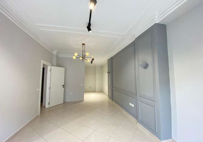 te kristal center jepet apartament 1+1 me qera per zyra 