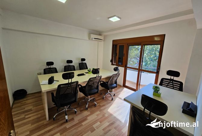 Ambiente Commerciale in Affitto 3+1 a Tirana - 900 Euro