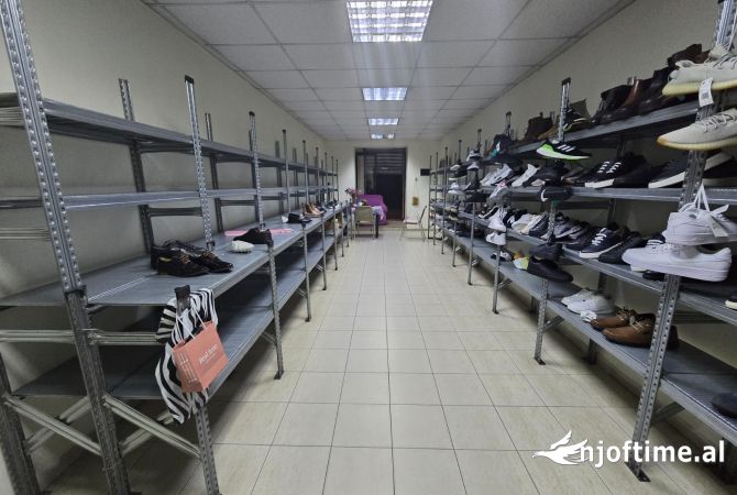 Ambjent biznesi me qera ne rruge kryesore prane shkolles se baletit