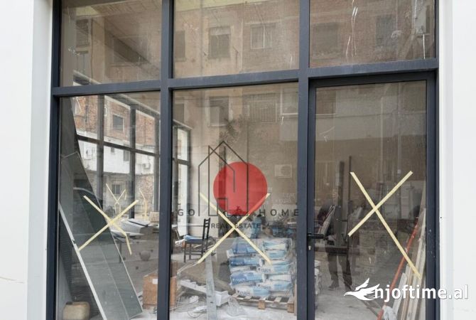 Ambiente Commerciale in Vendita 1+1 a Tirana - 3,500 Euro
