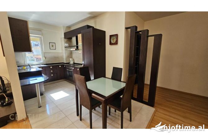 Shtepi me qera Apartament ne Tirane, 2+1, Mobilimi E mobiluar, Pagesa 800  Euro.