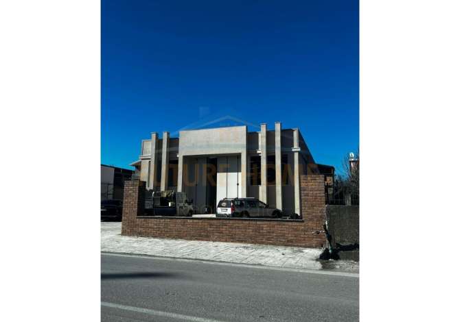 Ambiente Commerciale in Affitto 4+1 a Durazzo - 2,500 Euro