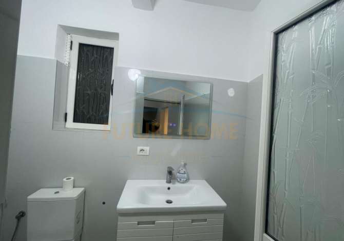 Ambiente Commerciale in Affitto 3+1 a Durazzo - 450 Euro