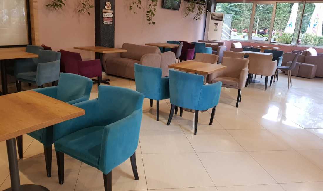 SHITEN SETE TAVOLINE + 4 KARRIGE