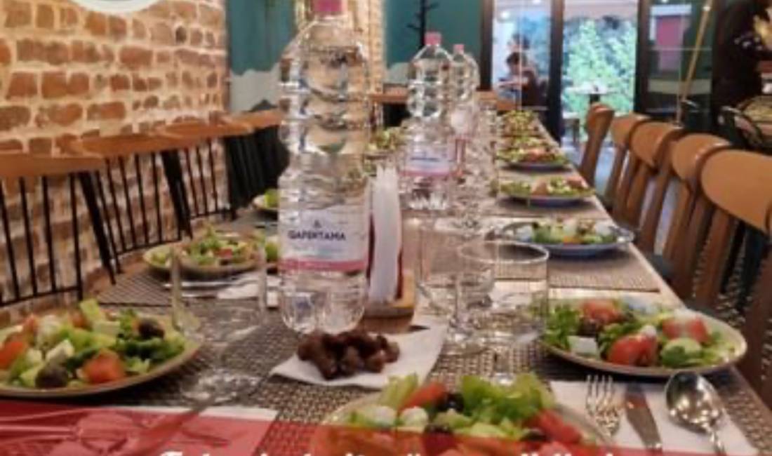 Offerte di lavoro a Tirana, Profession Pizza tirona kerkon te zgjeroje staf Manaxher 1 Shef salle piceri restorant 1 Picajol  3 Shef kuzhine 1 Guzhinjer  2 Kamarjera 3 , , Pagamento Trattabile.