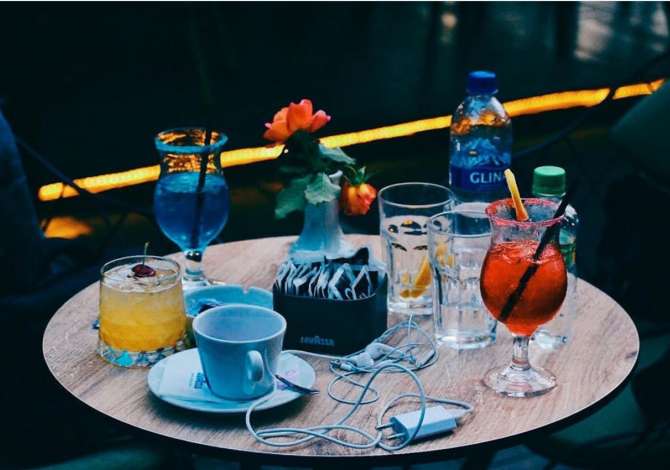 Offerte di lavoro a Tirana, Profession Barist,Kamarier/e, Sanitare , , Pagamento 33,000  Leke.