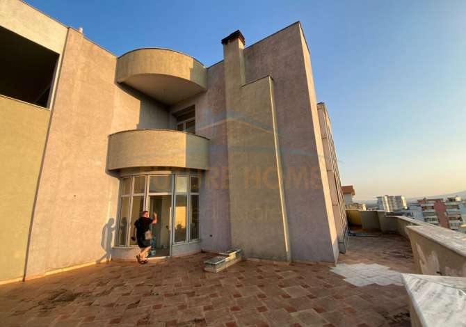 Duplex (2 storey house) for sale in Elbasan 7+1, Emty