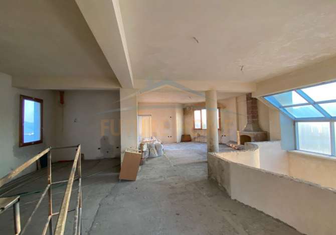 Duplex (2 storey house) for sale in Elbasan 7+1, Emty