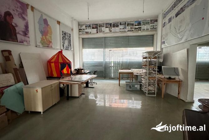 Ambiente Commerciale in Affitto 1+1 a Tirana - 1,000 Euro