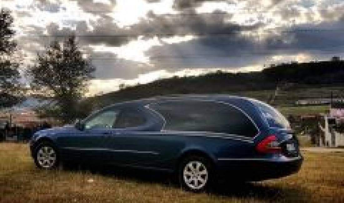 Agjensi Funerale ofron sherbime per Organizime, Kurora dhe lule, Sherbime Funerale 24h dhe pajisjet e nevojshme per Funeral