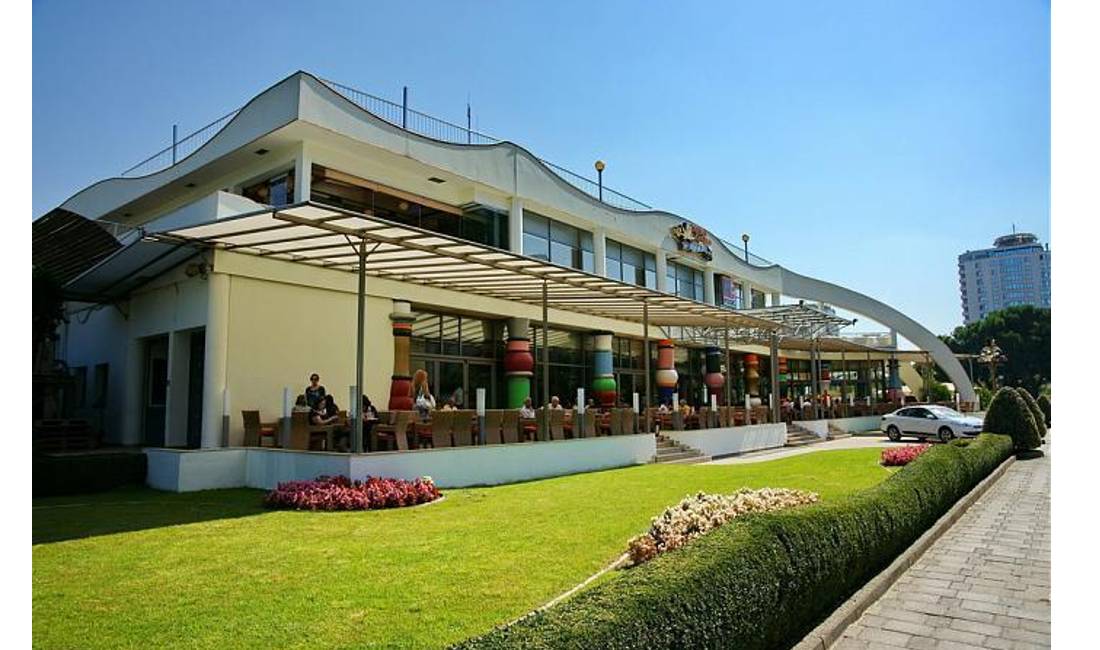 Offerte di lavoro a Tirana, Profession Kamarier Restoranti dhe Sanitare , Con esperienza, Pagamento 40,000  Leke.