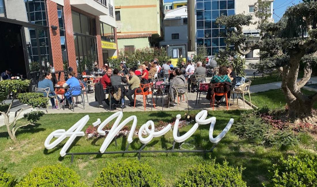 Offerte di lavoro a Tirana, Profession Kamarier/e , Principiante/Poca esperienza, Pagamento 35,000  Leke.