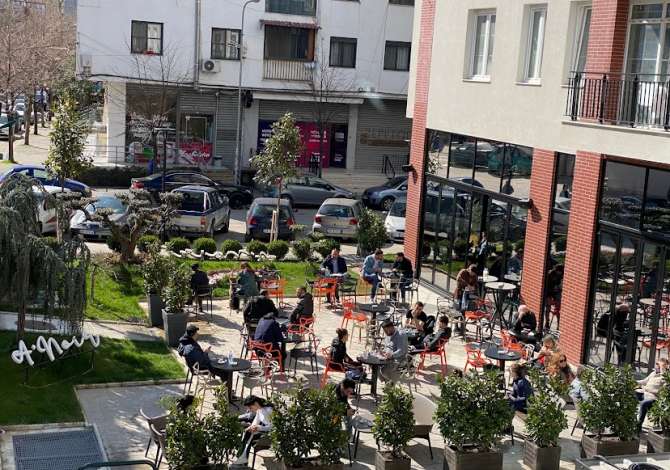 Offerte di lavoro a Tirana, Profession Kamarier/e , Principiante/Poca esperienza, Pagamento 35,000  Leke.