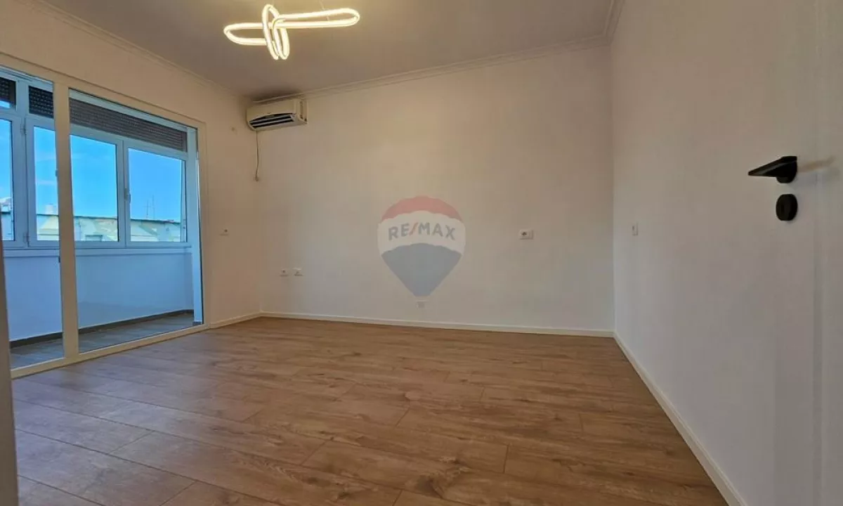 Shtepi ne shitje Apartament ne Tirane, 2+1, Mobilimi Bosh, pa mobiluar, Pagesa 145,000  Euro.
