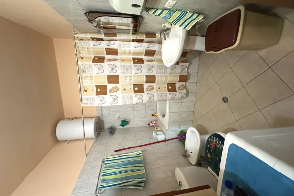 Shtepi ne shitje Apartament ne Durres, 1+1, Mobilimi E mobiluar, Pagesa 63,000  Euro.