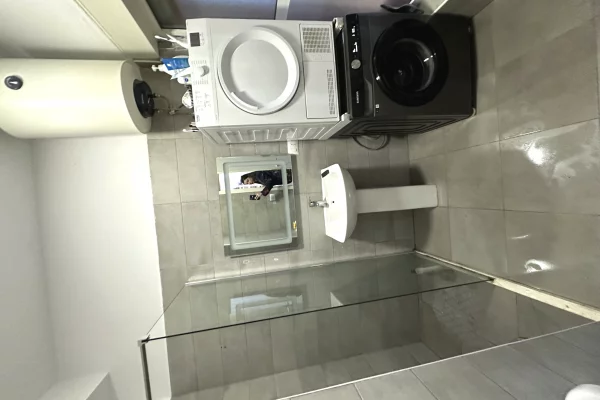 Shtepi ne shitje Apartament ne Tirane, Garsoniere, Mobilimi E mobiluar, Pagesa 73,000  Euro.