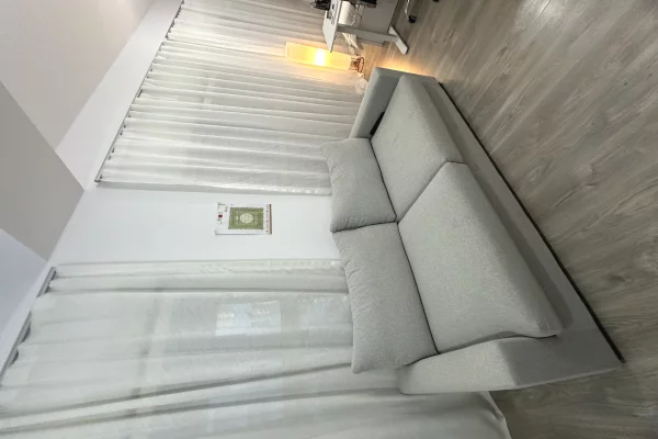 Shtepi ne shitje Apartament ne Tirane, Garsoniere, Mobilimi E mobiluar, Pagesa 73,000  Euro.