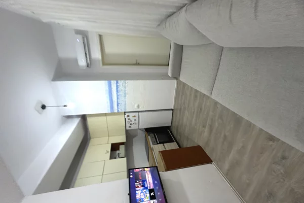 Shtepi ne shitje Apartament ne Tirane, Garsoniere, Mobilimi E mobiluar, Pagesa 73,000  Euro.