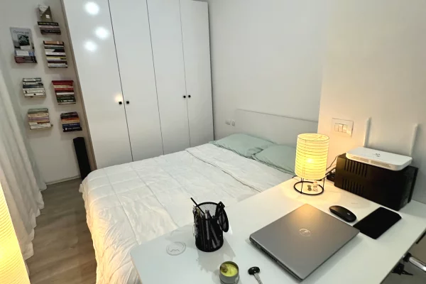 Shtepi ne shitje Apartament ne Tirane, Garsoniere, Mobilimi E mobiluar, Pagesa 73,000  Euro.